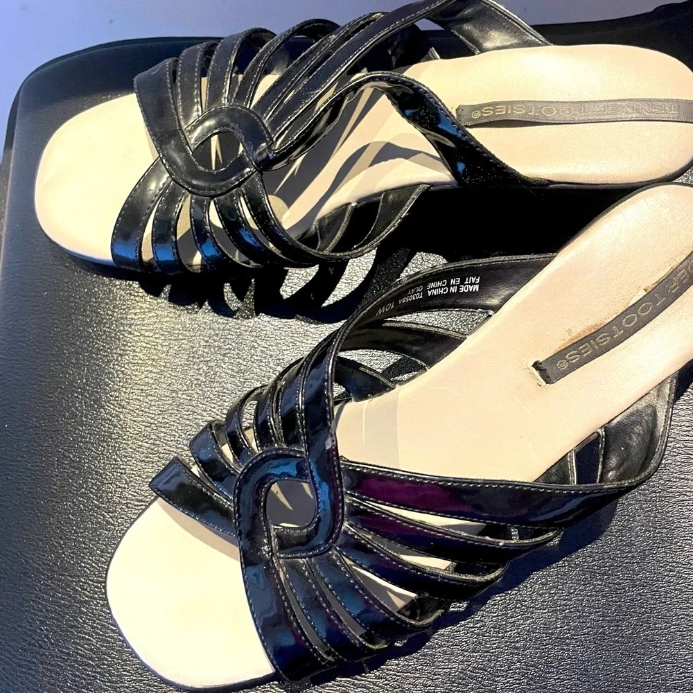 🌷🌷Two /,$20.00🌷🌷Black patent Slip on Sandals in Size 10W by Andrew Geller. - Picture 1 of 7
